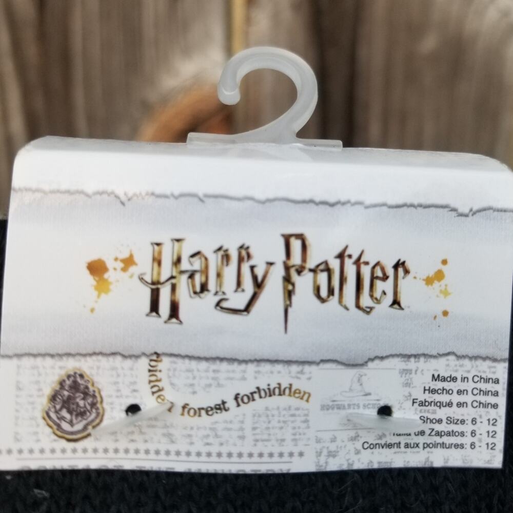 Gryffindor Socks Harry Potter Black Red Grey Gold Yellow Wizard Hogwarts NWT - Picture 3 of 9